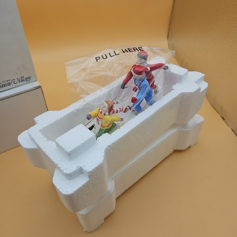 Department 56 Holiday Reindeer Run 55126 Snow Village Department 56 Retired NEW - Picture 2 of 7